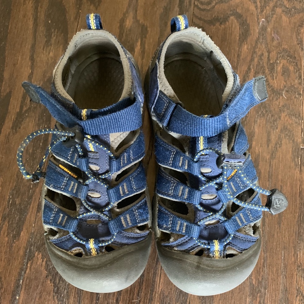 Navy Blue size 3 waterproof KEEN shoes